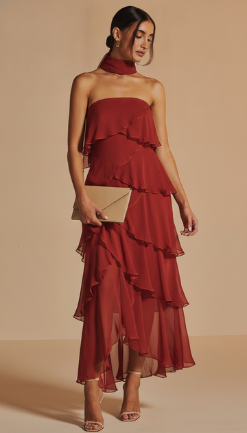 Vestido Largo de Volantes Rojo Teja con Fular